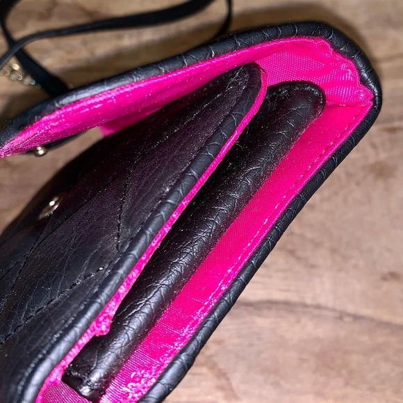 Juicy Couture Quilted Crossbody Wallet Handbag - Picture 8 of 9